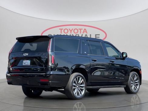 Used 2021 Cadillac Escalade ESV Sport AWD/4WD image 3