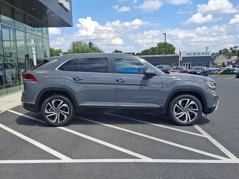 Used 2022 Volkswagen Atlas Cross Sport SEL AWD/4WD image 7