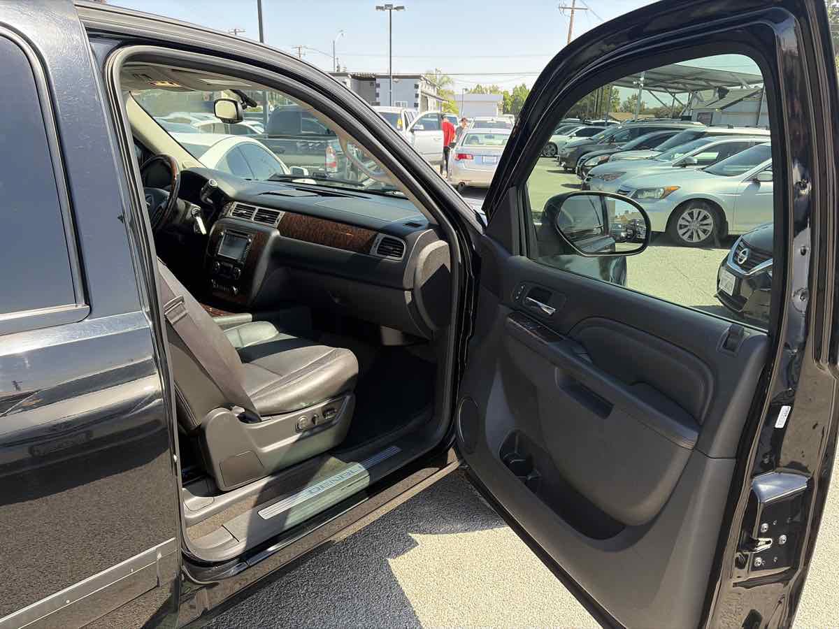 Used 2014 GMC Yukon Denali AWD/4WD image 28