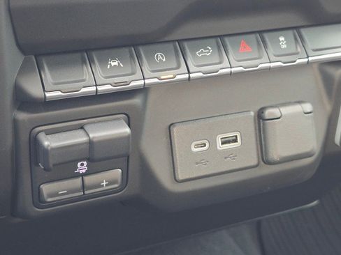 Used 2023 Chevrolet Silverado 1500 Custom image 38