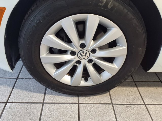 Used 2019 Volkswagen Beetle 2.0T S FWD image 5