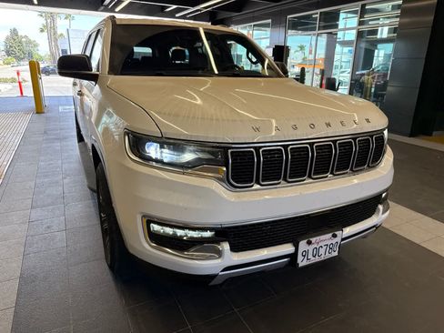 Used 2024 Jeep Wagoneer L Series II RWD image 9