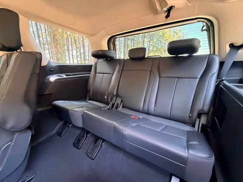 Used 2024 Ford Expedition XLT RWD image 16