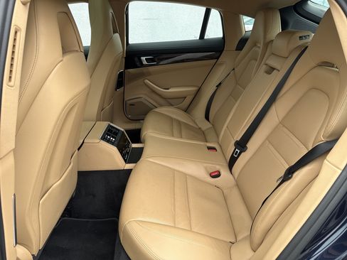 Used 2022 Porsche Panamera image 26