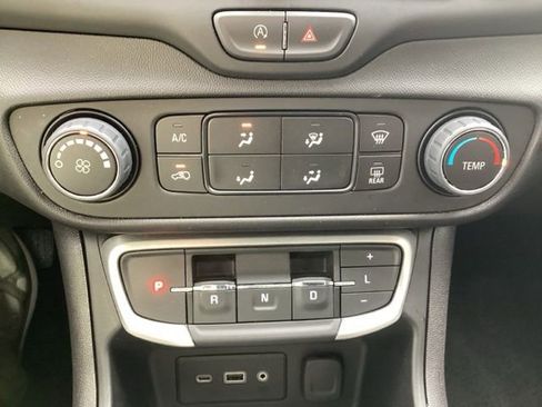 Used 2024 GMC Terrain SLE image 26