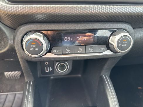 Used 2018 Nissan Kicks SV image 17