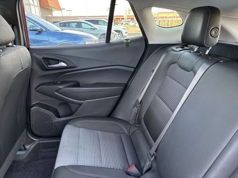 Used 2025 Chevrolet Trax LT image 38