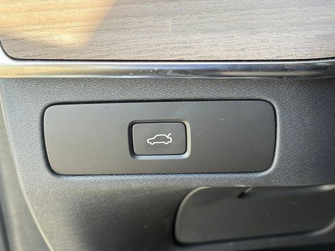 New 2026 Volvo XC90 B6 Ultra w/ Protection Package image 19