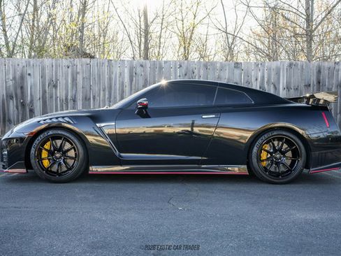 Used 2023 Nissan GT-R NISMO w/ Floor Mat Package AWD/4WD image 3