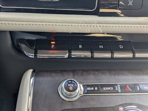 Used 2020 Lincoln Aviator Reserve w/ Equipment Group 201A image 11