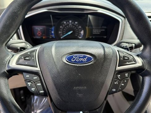 Used 2017 Ford Fusion SE w/ Fusion SE Technology Package FWD image 20