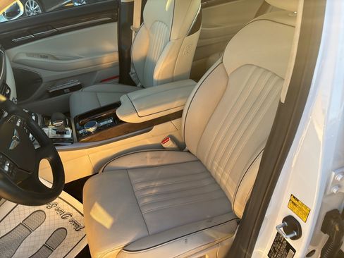 Used 2018 Genesis G90 3.3T Premium image 27