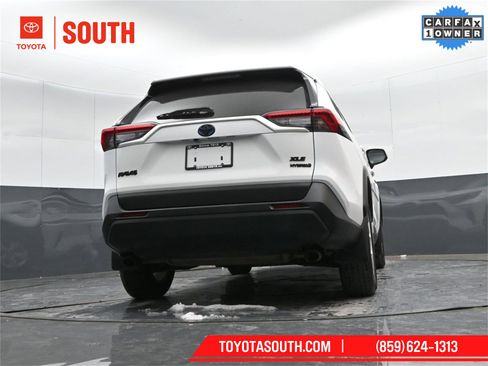 Used 2021 Toyota RAV4 XLE w/ Convenience Package image 31
