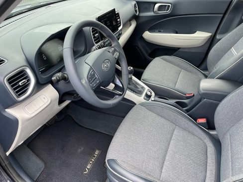 Used 2023 Hyundai Venue Limited FWD image 26