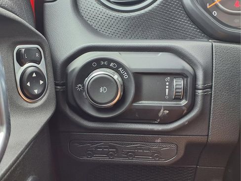 Used 2024 Jeep Wrangler Unlimited Rubicon AWD/4WD image 11