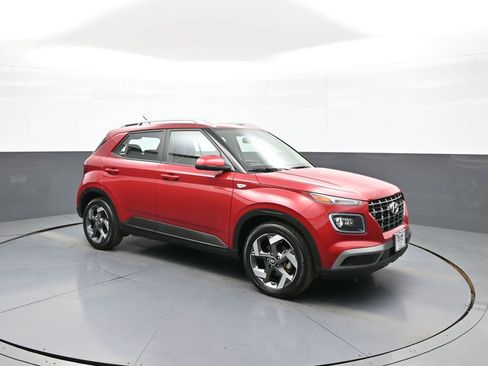 Certified 2023 Hyundai Venue Limited FWD image 4