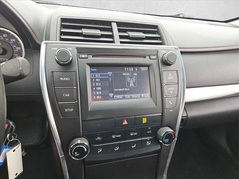 Used 2015 Toyota Camry SE image 19