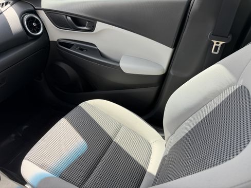 Used 2022 Hyundai Kona SE FWD image 12