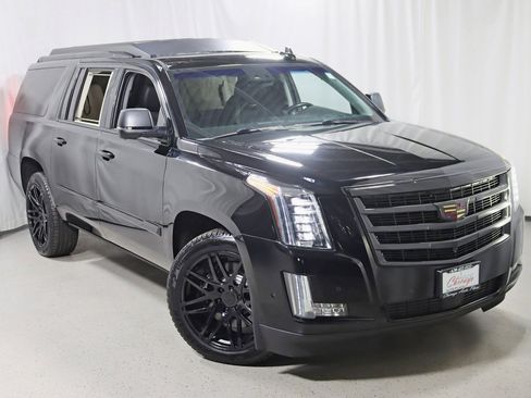 Used 2017 Cadillac Escalade ESV Luxury image 6