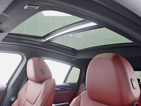 Used 2024 BMW X4 M40i w/ Premium Package image 31