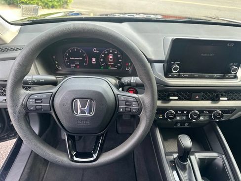 Used 2023 Honda Accord EX image 17