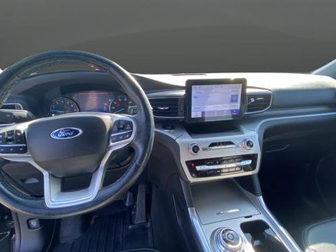 Used 2022 Ford Explorer XLT w/ Equipment Group 202A AWD/4WD image 11