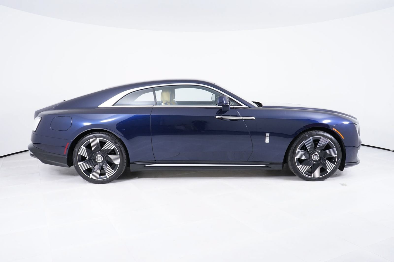 Used 2025 Rolls-Royce Spectre w/ Leather Finishing Pack AWD/4WD image 8