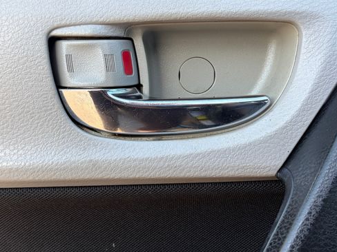 Used 2016 Toyota Corolla LE FWD image 15