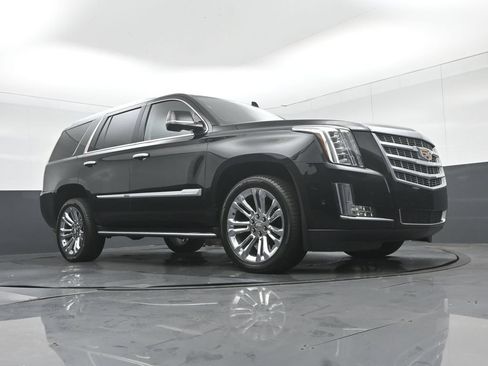 Used 2020 Cadillac Escalade Luxury w/ LPO, Radiant Package AWD/4WD image 67