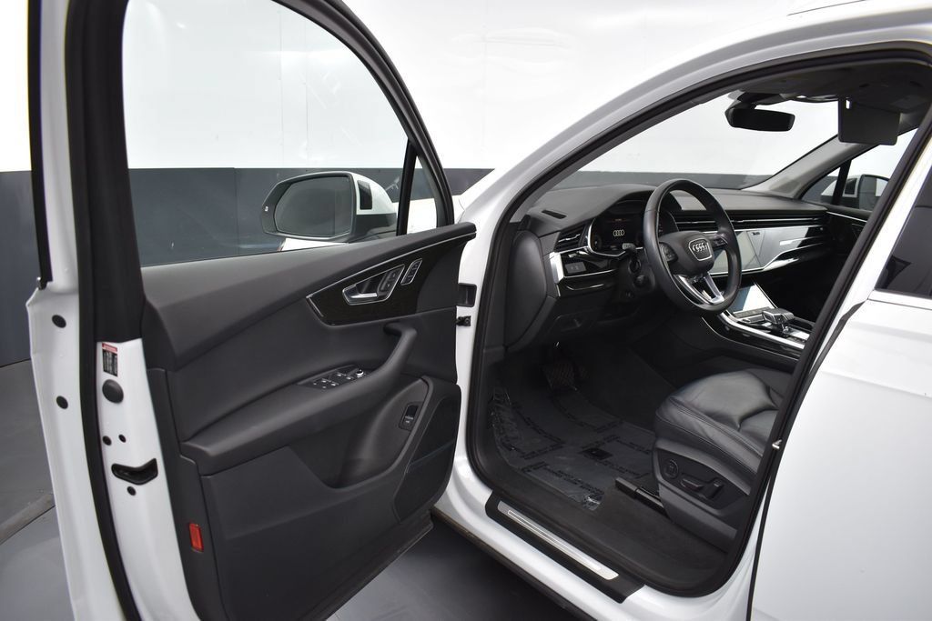 Used 2022 Audi Q7 3.0T Premium Plus w/ Premium Plus Package AWD/4WD image 5