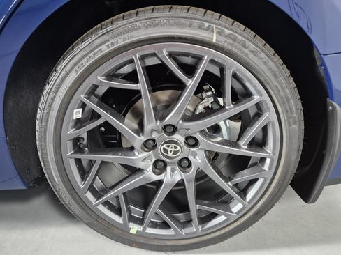 New 2026 Toyota Camry Hybrid FWD image 11