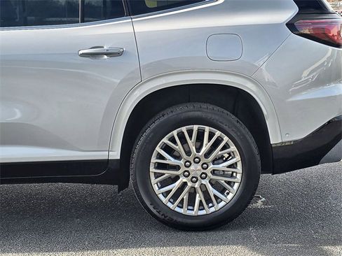 Used 2024 GMC Acadia Denali w/ Super Cruise Package image 12