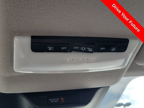 Used 2025 Nissan Kicks S AWD/4WD image 19