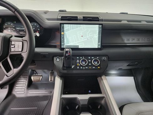 Used 2025 Land Rover Defender 110 X AWD/4WD image 17