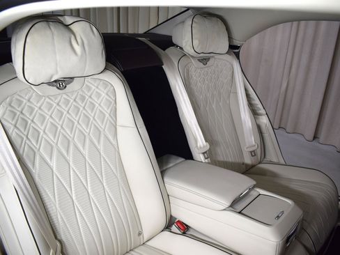 Certified 2020 Bentley Flying Spur W12 image 19