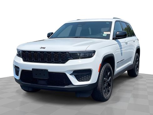 Used 2025 Jeep Grand Cherokee Altitude AWD/4WD image 1