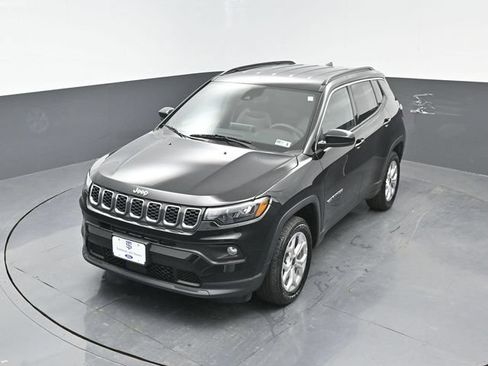 Used 2025 Jeep Compass Latitude AWD/4WD image 18