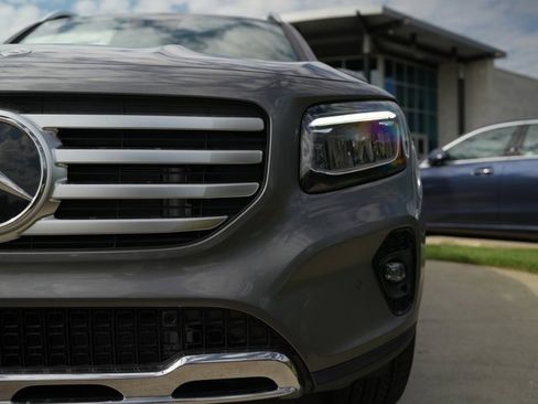 Used 2026 Mercedes-Benz GLB 250 4MATIC image 12