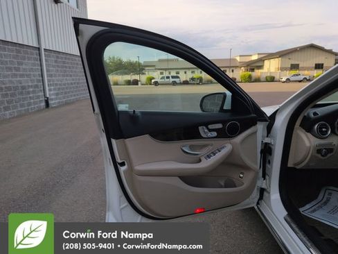 Used 2017 Mercedes-Benz C 300 4MATIC Sedan image 10