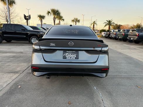New 2026 Nissan Sentra SR w/ Floor Mat Package FWD image 4