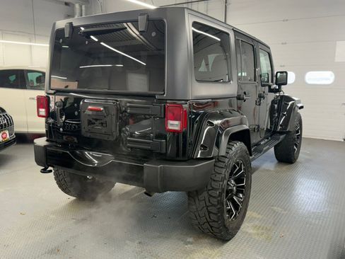 Used 2018 Jeep Wrangler Unlimited Sahara w/ Connectivity Group image 9