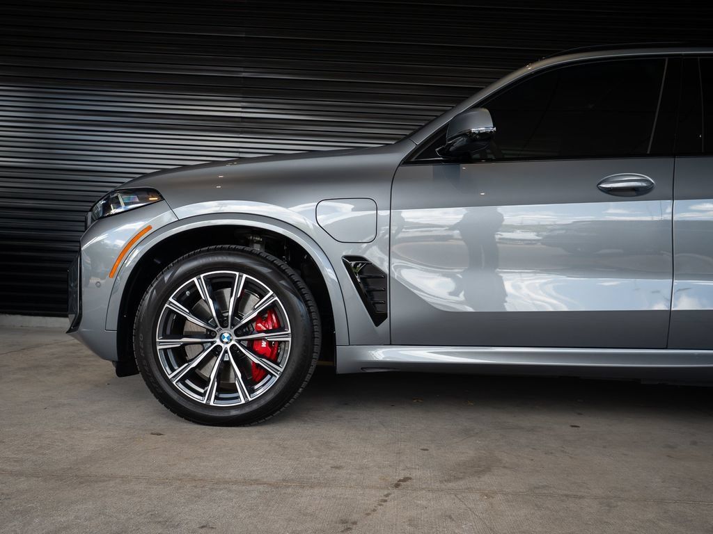 Used 2026 BMW X5 xDrive50e w/ M Sport Package AWD/4WD image 11