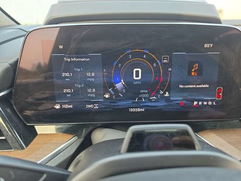 Used 2025 Chevrolet Suburban High Country AWD/4WD image 12