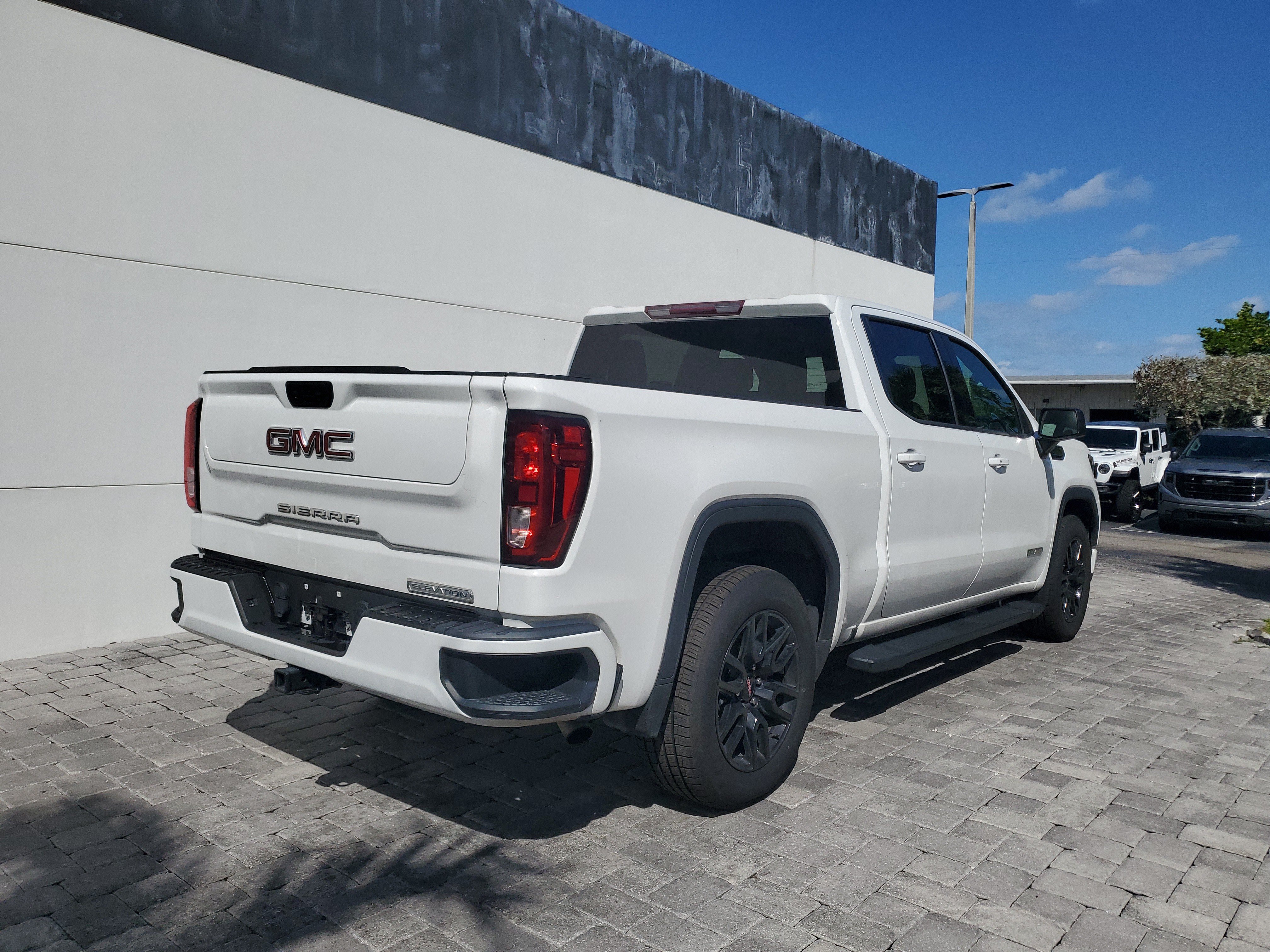 Used 2022 GMC Sierra 1500 Elevation RWD image 5