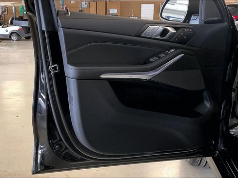 New 2026 BMW X7 xDrive40i w/ Premium Package image 10