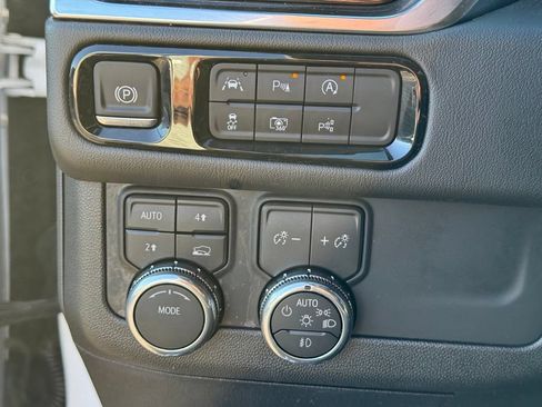 Used 2026 GMC Yukon XL Denali w/ Sun & Power Step Package AWD/4WD image 21