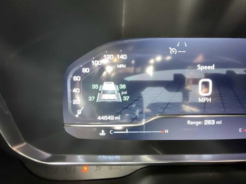 Used 2024 GMC Yukon XL SLT image 12