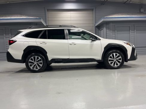 Certified 2023 Subaru Outback Premium AWD/4WD image 10