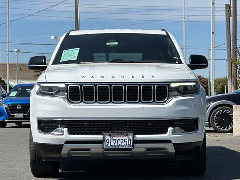 Certified 2024 Jeep Wagoneer L Series II w/ Flexible Seating Group RWD image 9