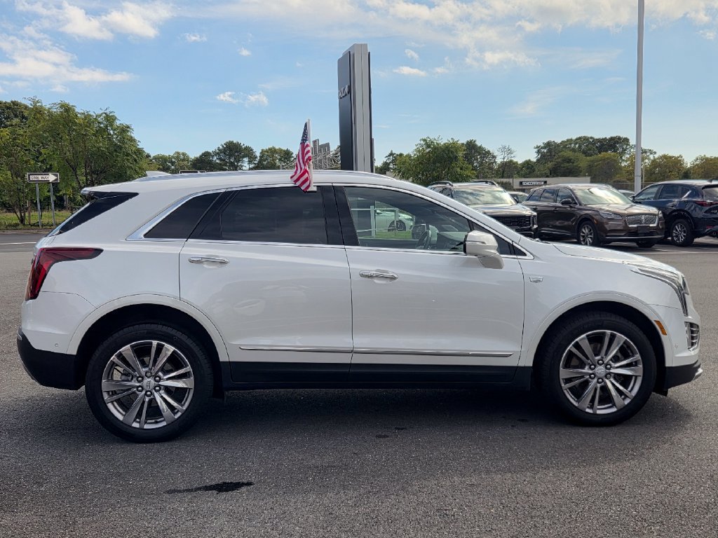 Used 2024 Cadillac XT5 Premium Luxury w/ Technology Package AWD/4WD image 3